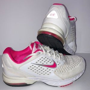 Nike Miler Walk 2 in white/ hot pink NEW
